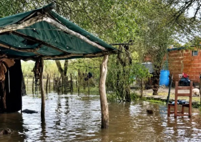 Las intensas lluvias aislaron a más de 20 familias en el interior