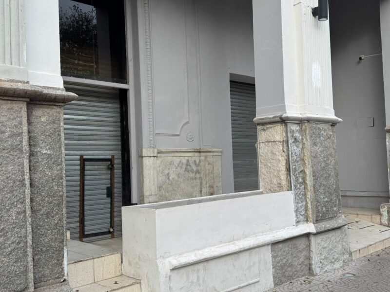 Habrían robado más de 10 millones de pesos en un comercio de Junín