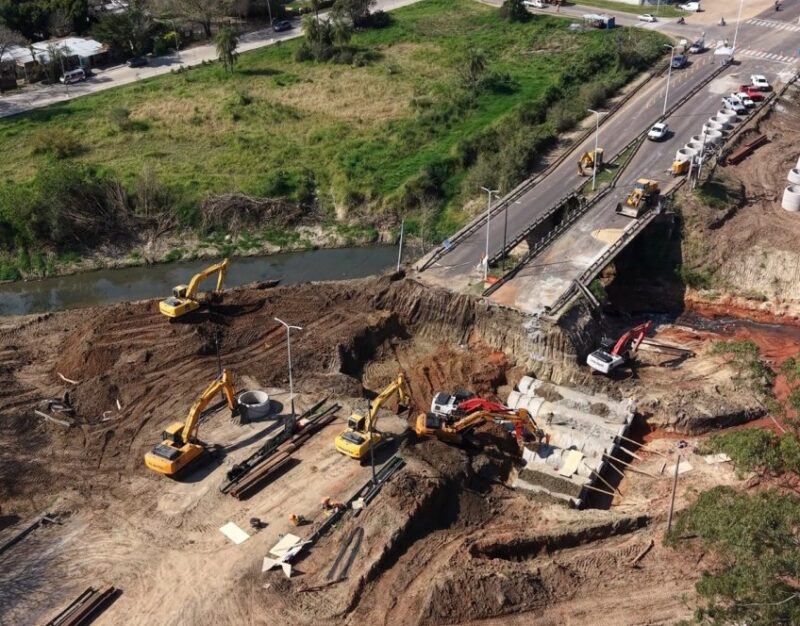 Maipú sigue cortada por obras sobre un arroyo