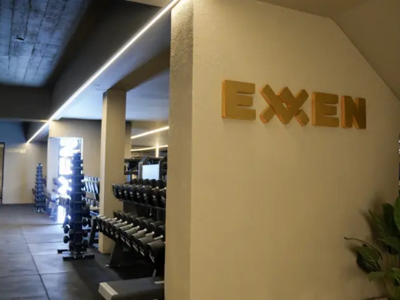 Allanaron sucursales de gimnasios Exxen por presunto lavado de activos