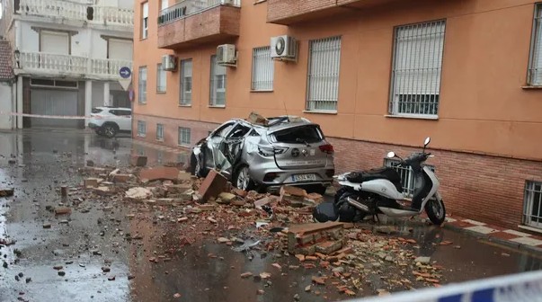 Un terremoto de magnitud 7,7 sacudió a Indonesia, provocó réplicas de hasta 6,9 y dejó al menos 40 muertos