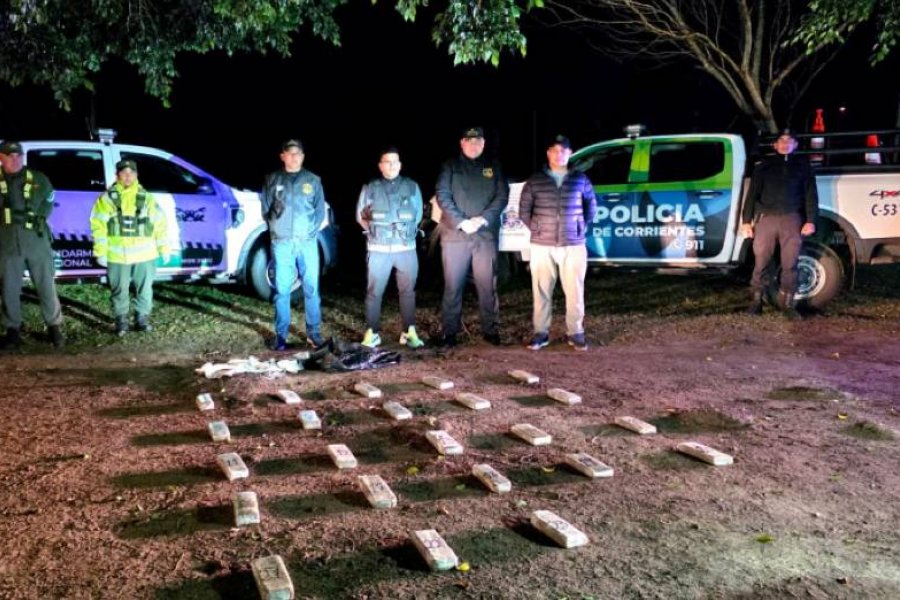 Arrojaron sobre la banquina más de 17 kilos de marihuana desde una moto