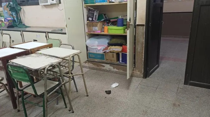 Escuela Medalla Milagrosa: robaron los regalos del Día del Niño y defecaron en un aula