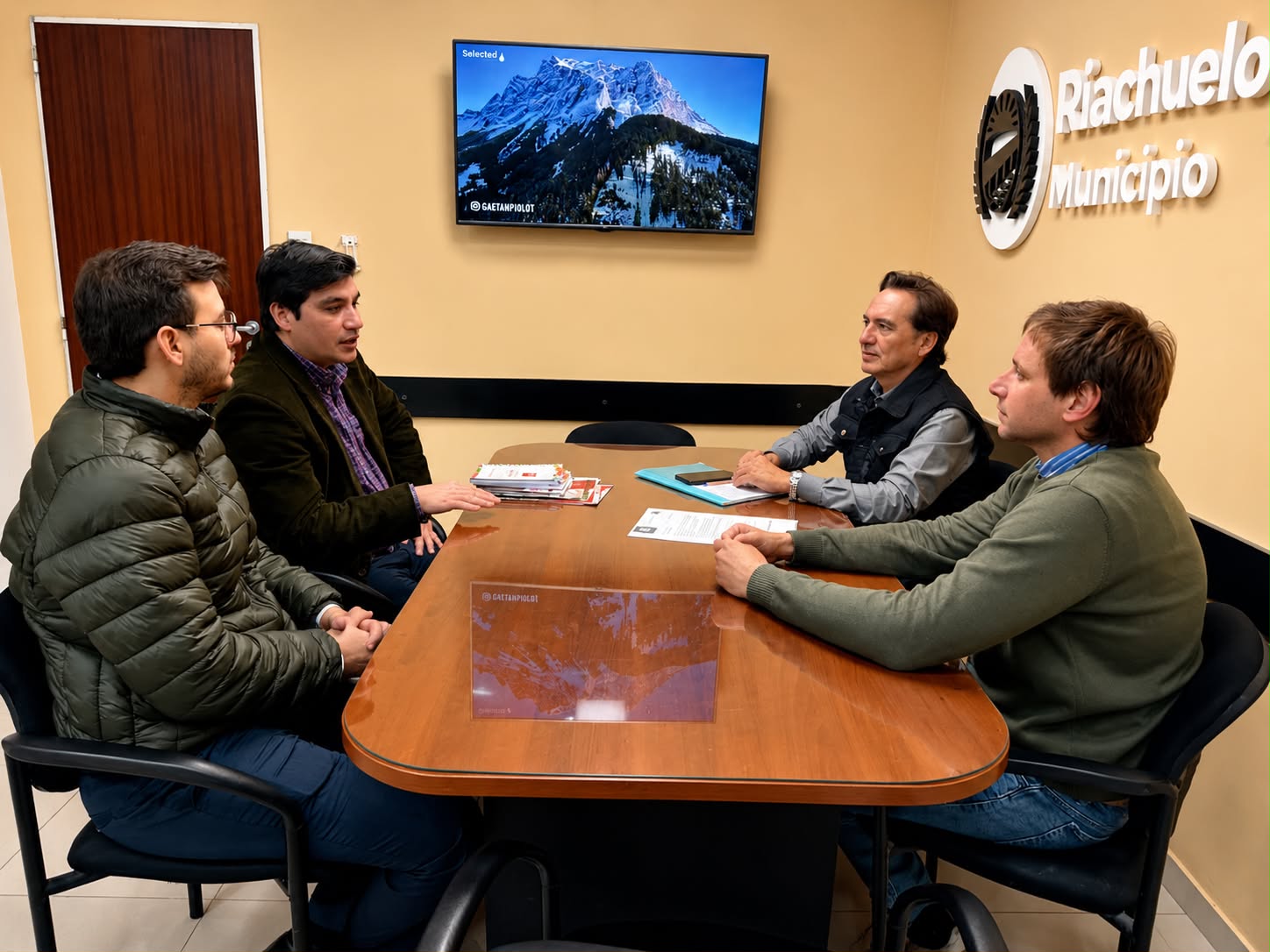Acuerdo de Riachuelo con la Universidad Blas Pascal permitirá acceder a carreras universitarias