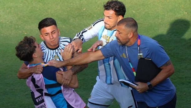 FIFA le impuso una durísima sanción a Paredes y  Molina por los incidentes en la final del Mundial
