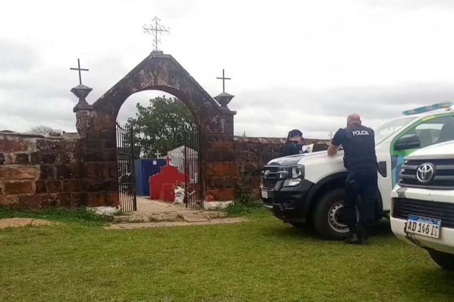 Profanaron y vandalizaron un cementerio de Corrientes