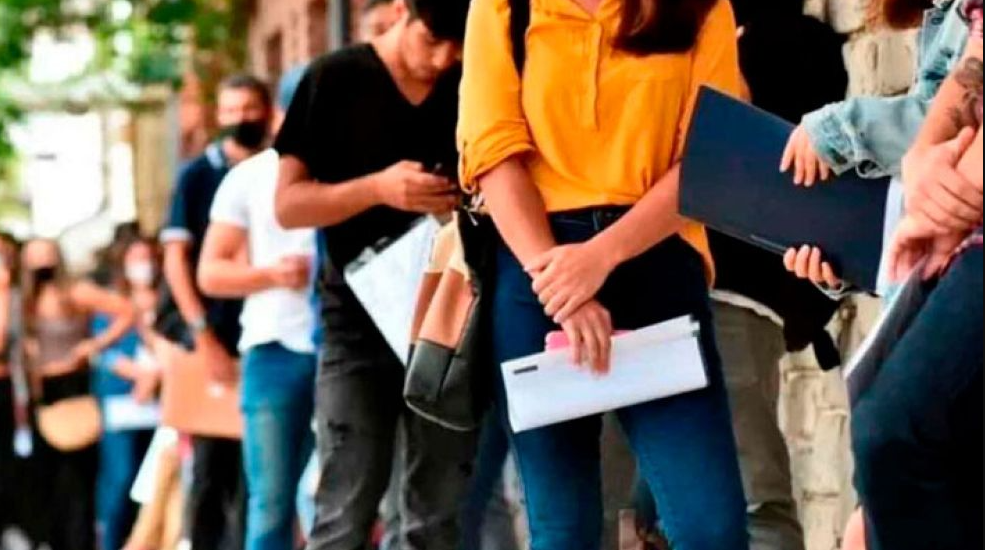Más de la mitad de los argentinos cree que la situación económica es mala  y prefieren un cambio de Gobierno en 2027