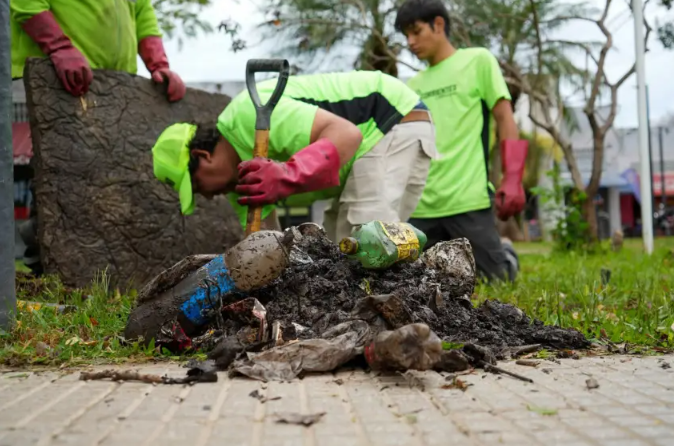 El municipio refuerza el mantenimiento de veredas y desagües en la ciudad