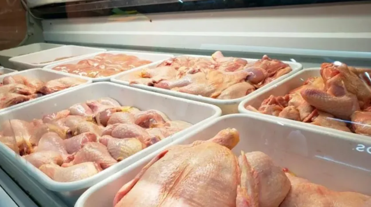 El consumo de pollo superó al de carne vacuna por primera vez en la historia