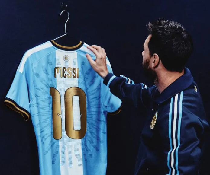 Un excombatiente cantará el Himno en la despedida de Messi