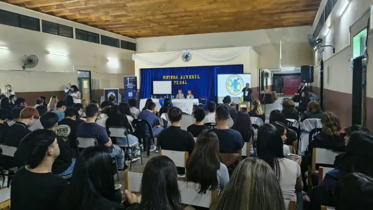 Con charlas en los colegios, buscan que los adolescentes conozcan sus derechos y los alcances de la nueva edad de imputabilidad