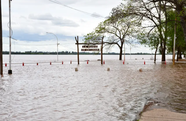 Cerraron el paso fronterizo en Monte Caseros por la crecida del Uruguay