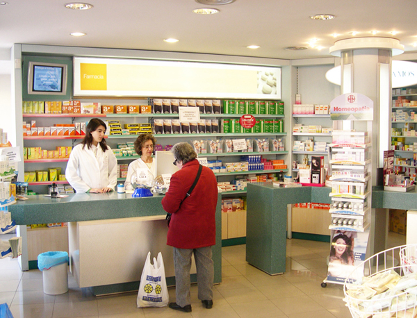 Farmacias: se desploma hasta un 15% la venta de medicamentos
