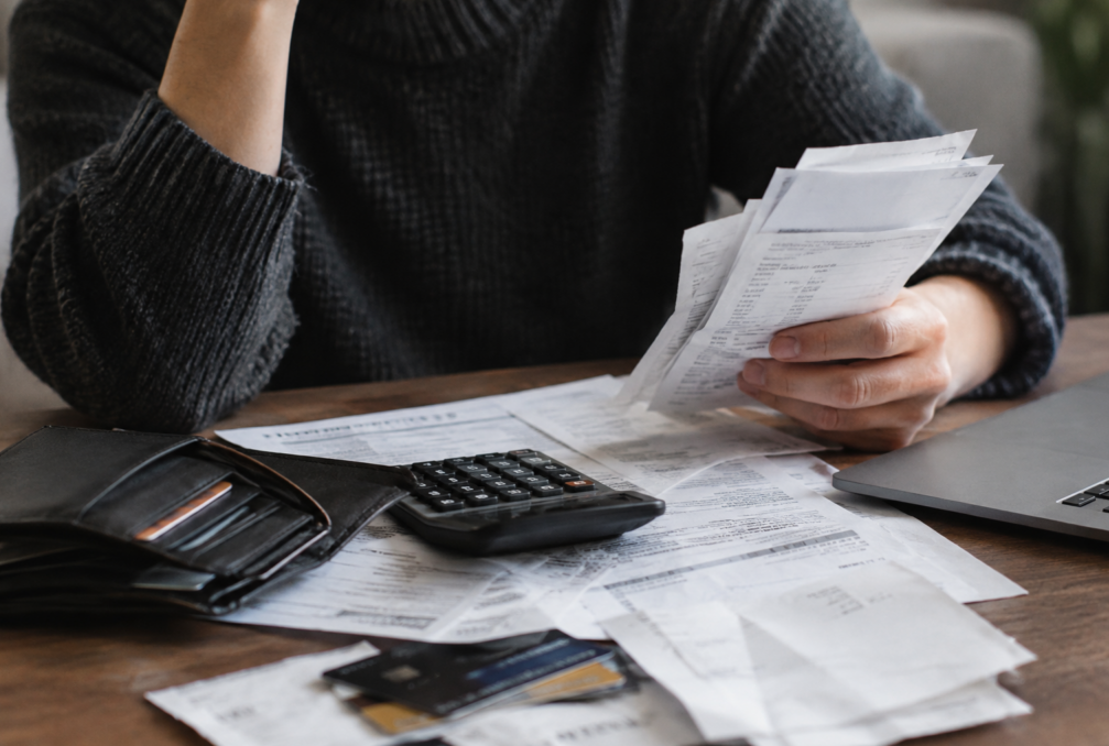 El 72% de los menores de 40 años se queda sin ingresos antes del fin de mes y el 60,9% se tuvo que endeudar