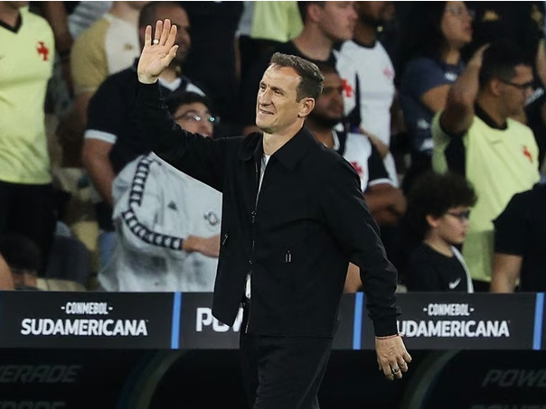 Arruabarrena elogió al plantel de Boca tras la hazaña en Brasil: "Hay un grupo que la sufrió..."