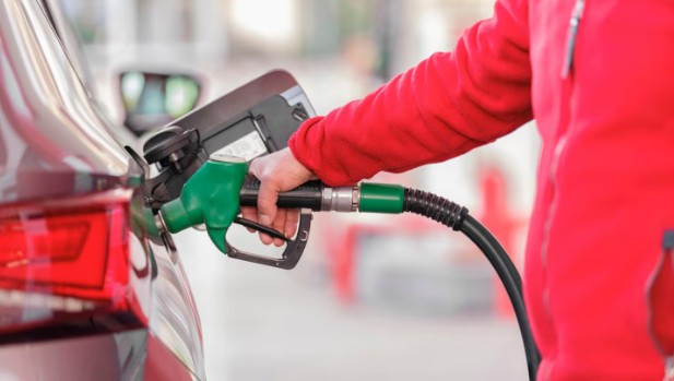 Las ventas de combustibles volvieron a crecer y cortaron siete meses de caídas