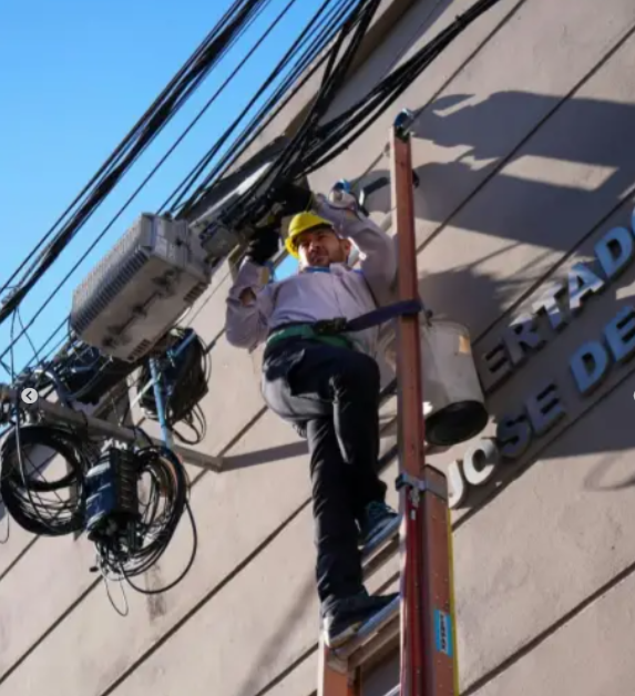 Avanza el programa "Cielo Limpio" y ya se retiró cableado en 14 cuadras del centro